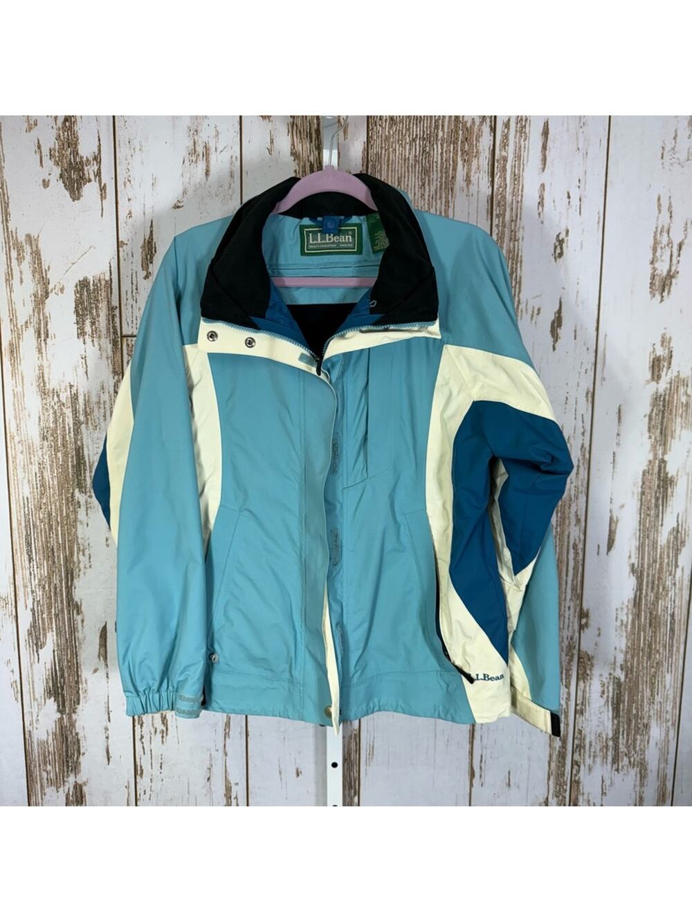L.L. Bean, Women's Blue and Cream Ski Jacket. Size Medium. Good used condition!